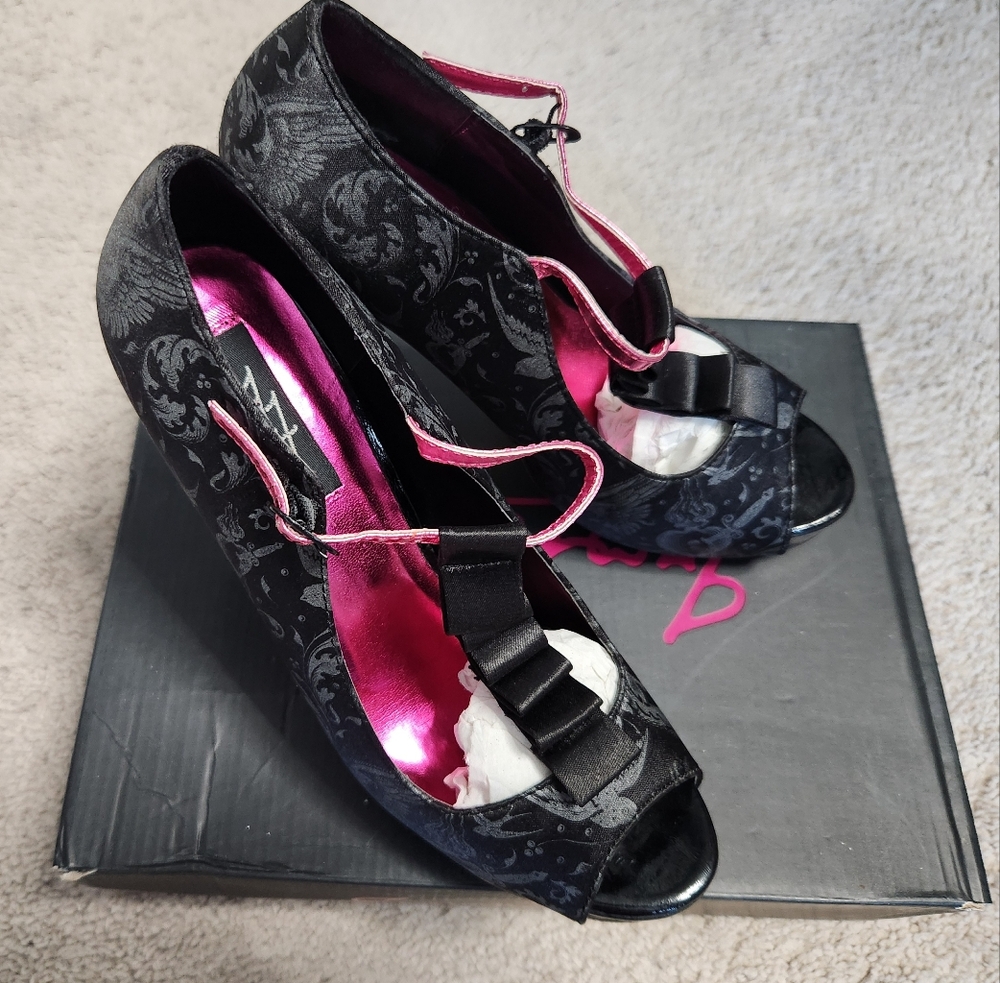 Iron Fist Isabella Inquisition Satin Brocade Peep-Toe 4.5 Heels. Rare EUC Sz 8